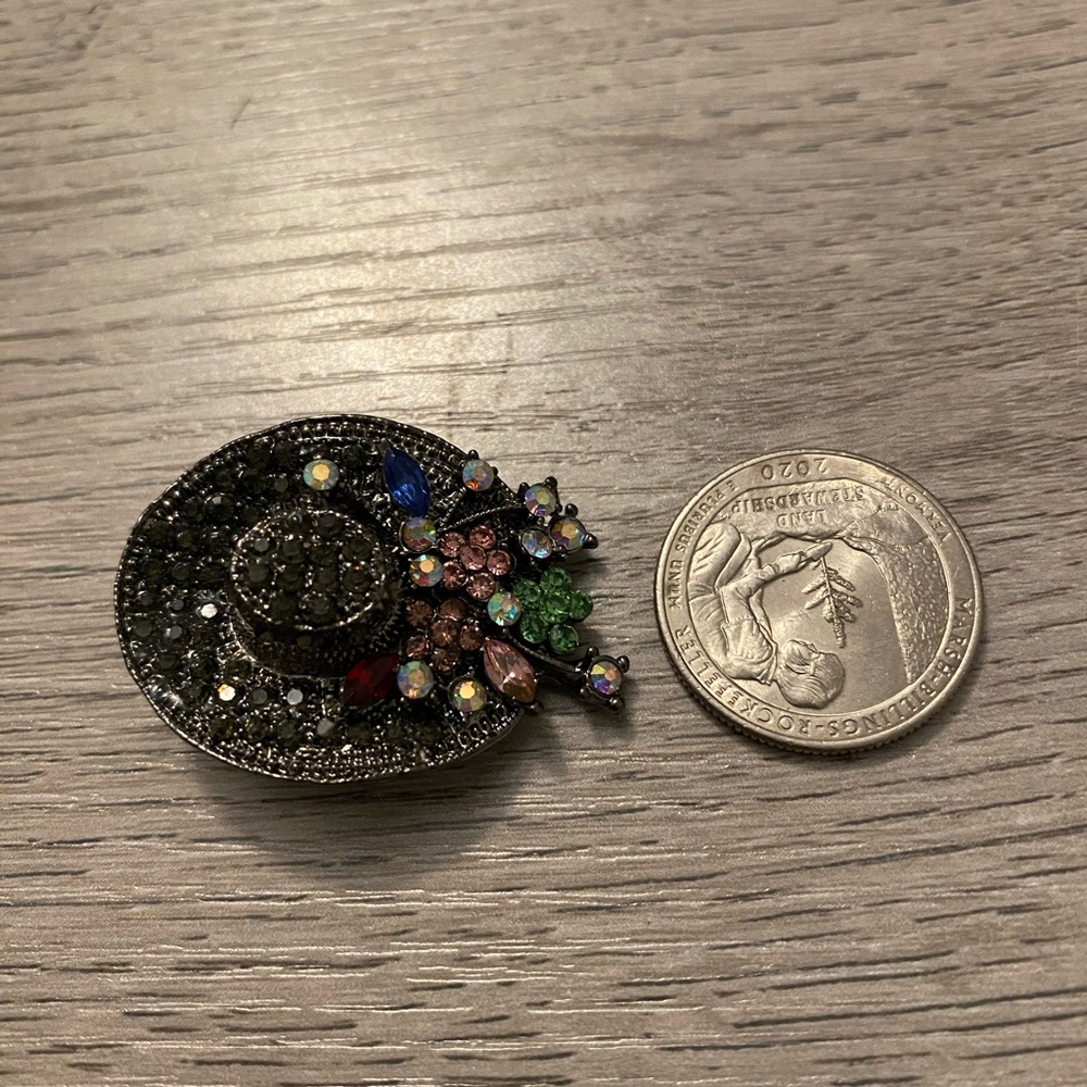 Hat Brooch - Picture 3 of 4